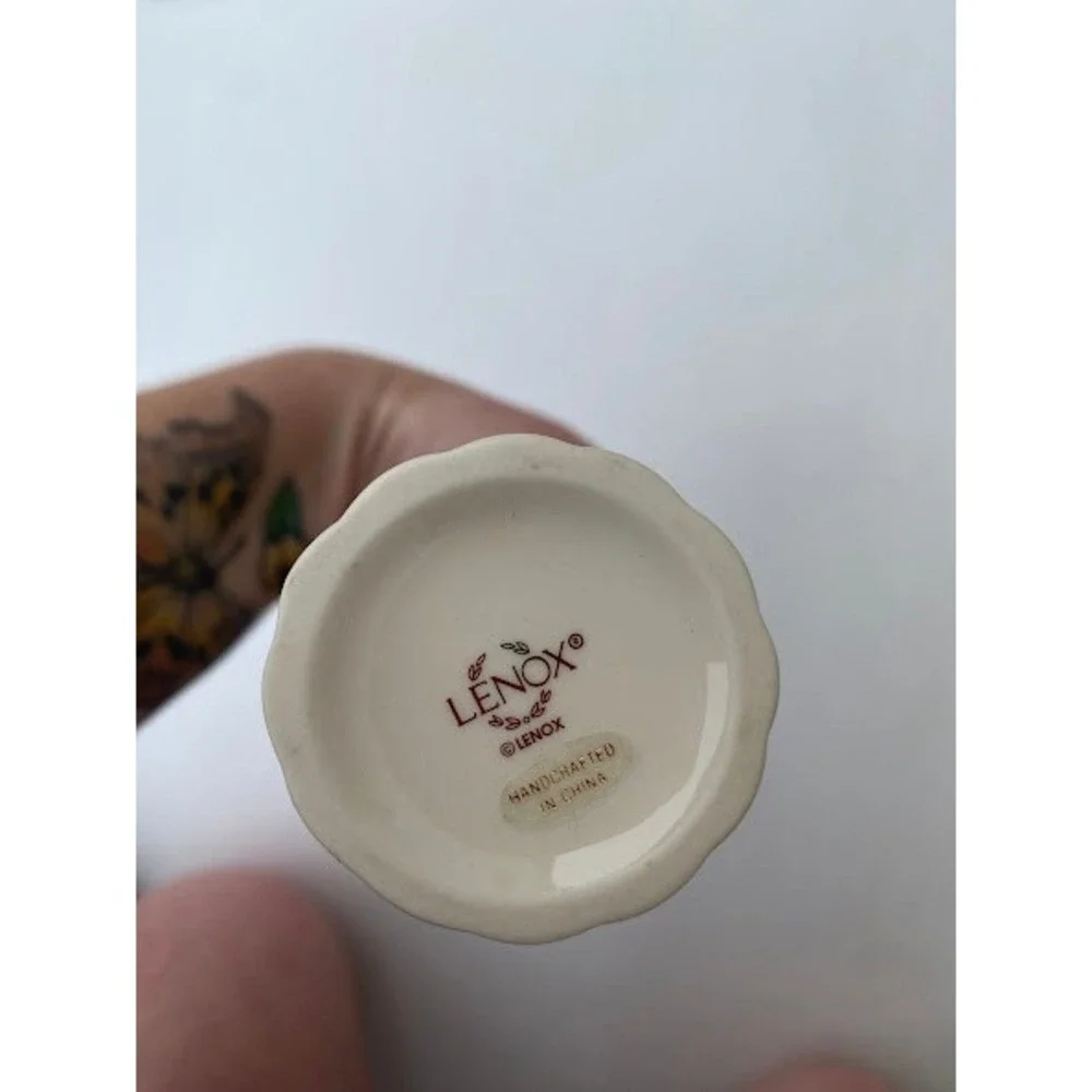 Lenox Ivory Porcelain Bud Vase Gold‎ Trim Heart Charm Floral Ribbon Handcrafted